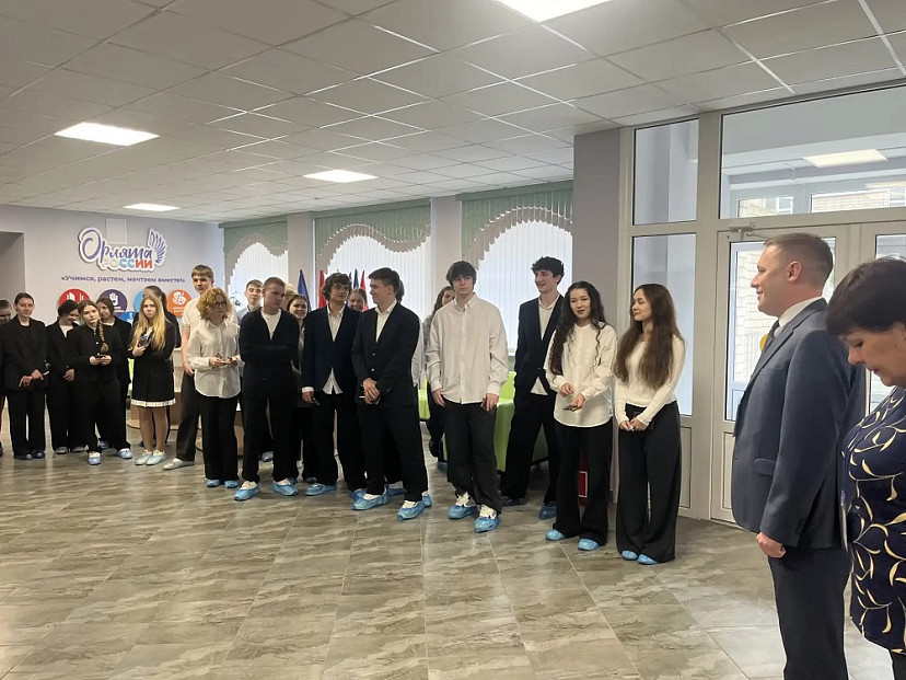 Министр пожелал саратовским выпускникам при сдаче экзаменов дышать ровно